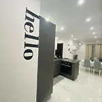 Central, Bright & Modern Apartment